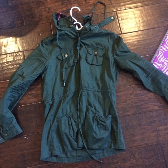 Cute military green jacket!