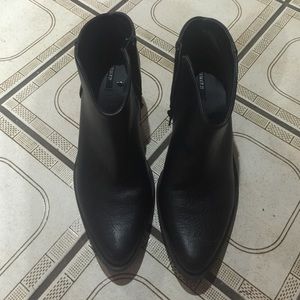 New very cute booties