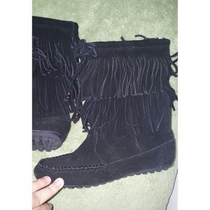 Minnetonka Black fringe boots