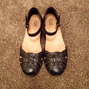 Clark's black ankle strap flats closed toe sandals