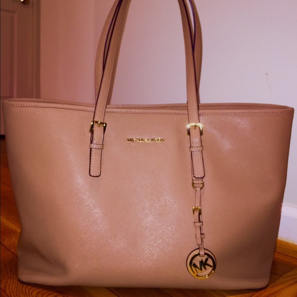 Michael Kors JET SET TRAVEL SAFFIANO LEATHER TOTE