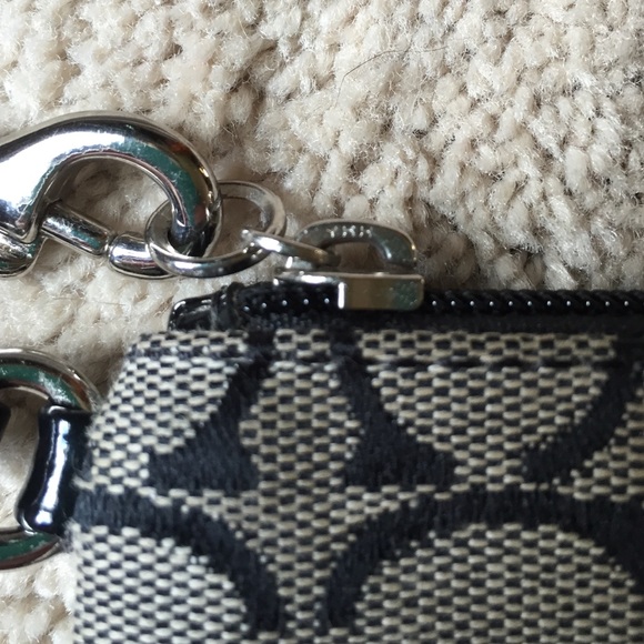 Authentic Coach clutch - Picture 3 of 4