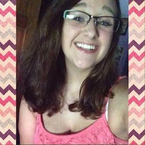 Meet your Posher, Lydia