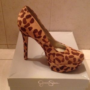 Animal print pony hair pump