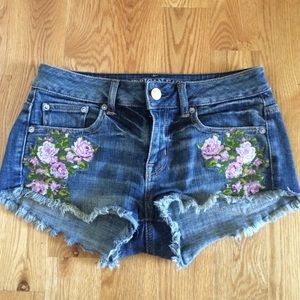 American Eagle frayed denim shorts