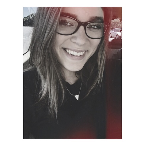 Meet your Posher, Kelsey - Picture 1 of 1