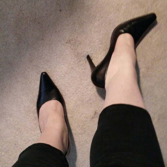 Enzo Angiolini black leather pumps