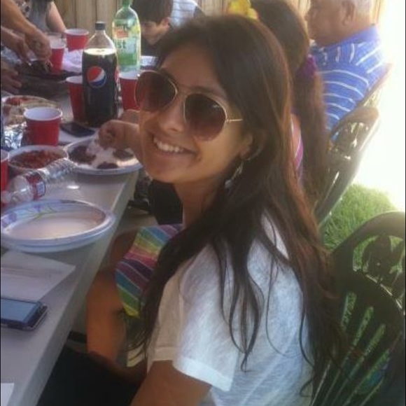 Meet your Posher! - Picture 3 of 3