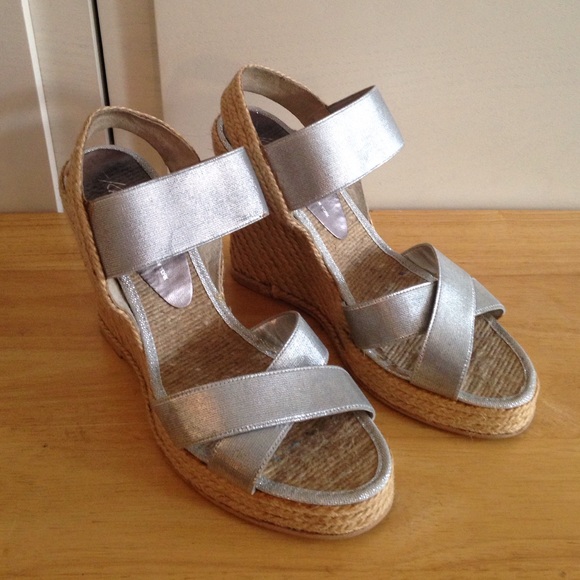 Kenneth Cole silver espadrilles wedges