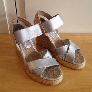 Kenneth Cole silver espadrilles wedges