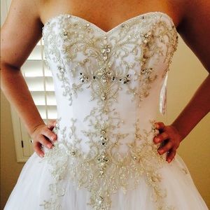 BRAND NEW (never worn) WEDDING DRESS!!