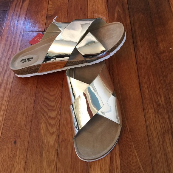 ✨Metallic gold sandals✨