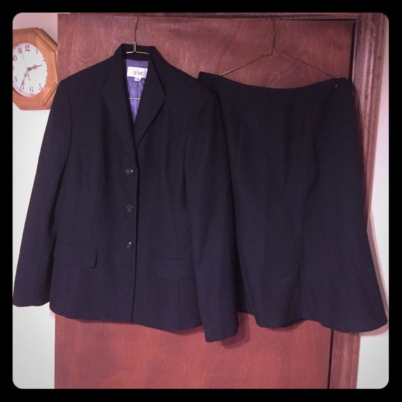 Size 10 Le Suit Black Skirt Suit