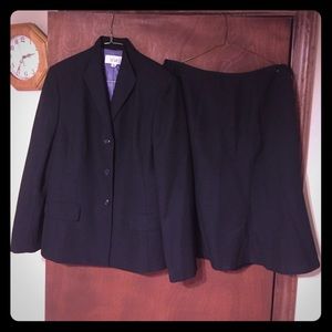 Size 10 Le Suit Black Skirt Suit