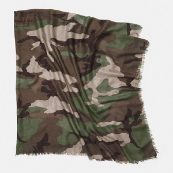Oversized camo scarf