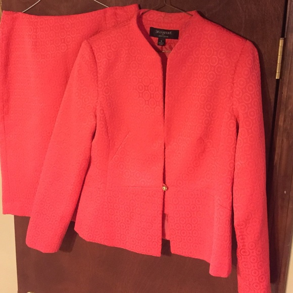 Size 10 Signature by Larry Levine Suit