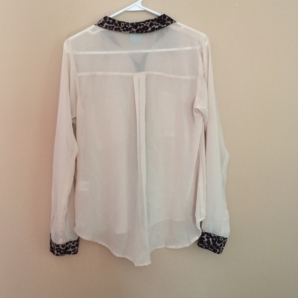 Button up blouse - Picture 2 of 3