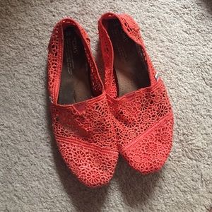 Coral crochet toms