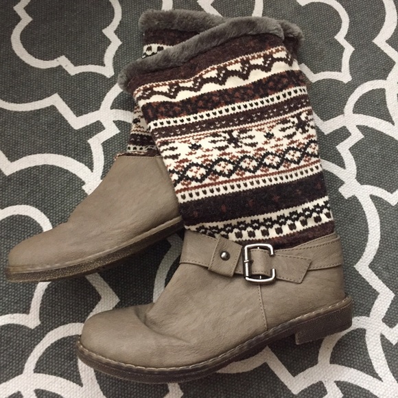Sz 6 flat boots