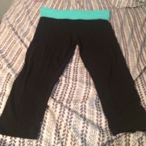 Calf length back yoga pants size medium