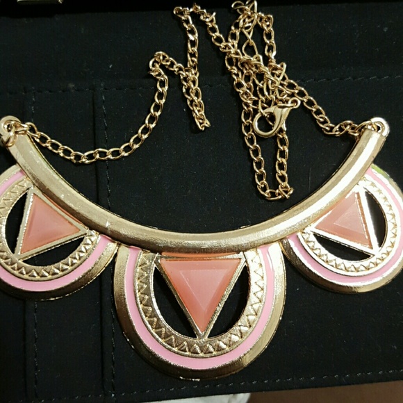 Pretty salmon and light pink gold necklace
