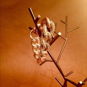 Chain link bracelet.