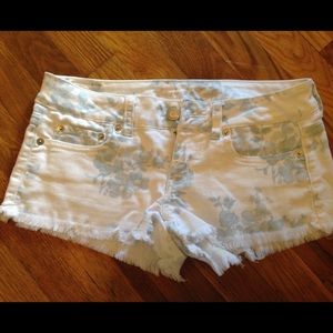 WHITE PATTERNED AE SHORTS