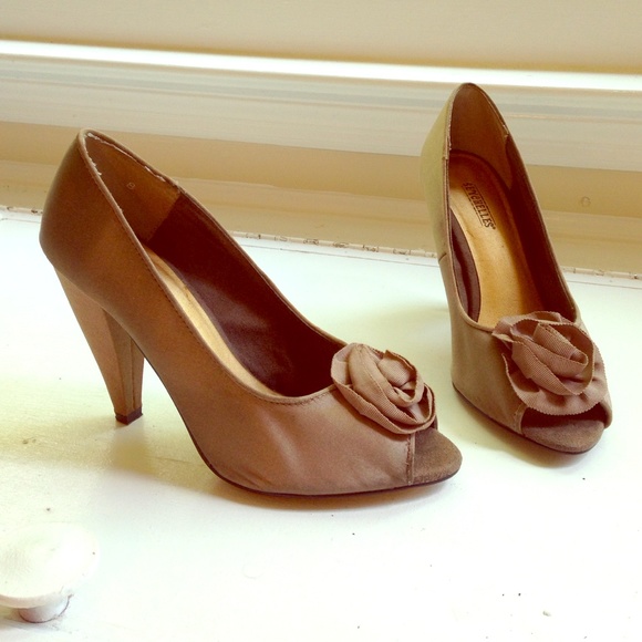 Seychelles 'Reservations for Two' Flower Peep-toe