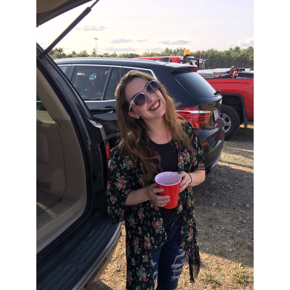 Meet your Posher, Allison - Picture 2 of 4