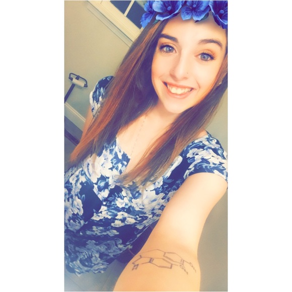 Meet your Posher, Allison - Picture 3 of 4