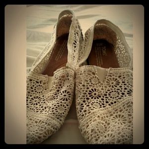 Crochet toms flats