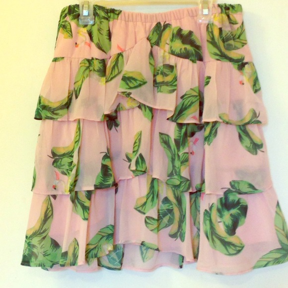 Pink flamingo pattern tiered ruffle skirt.