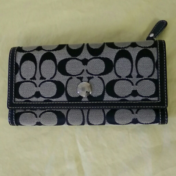 Brand new Coach wallet - Picture 1 of 3