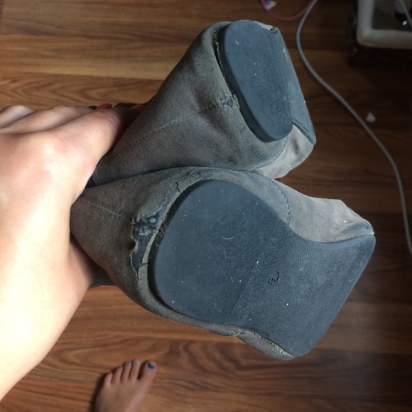 Grey boots - Picture 4 of 4