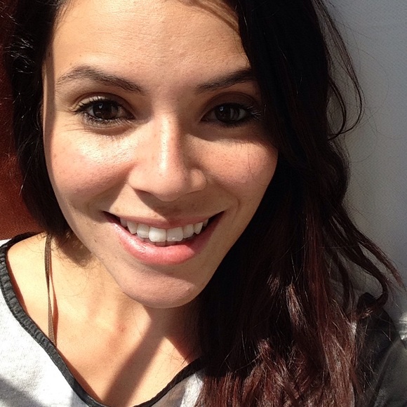 Meet your Posher, Cristina - Picture 2 of 2