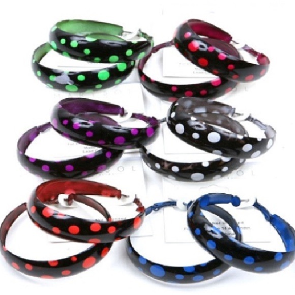 Women's pok-a-dot hoop earrings