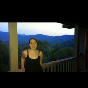 Meet your Posher, Claire