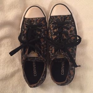 Womens size 7 cheetah print Chuck Taylor Converse