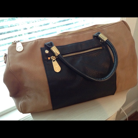 Olivia andJoy Black and Tan purse!