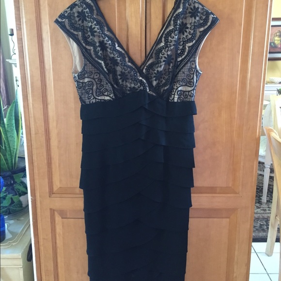 Adrianna Papell scalloped dress w/ lace bodice.