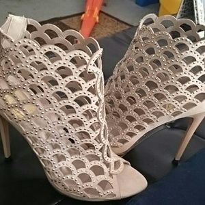 Beige Studded Cage Style Heels Size 8