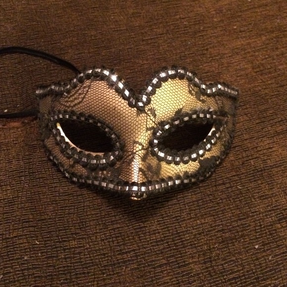 Masquerade mask