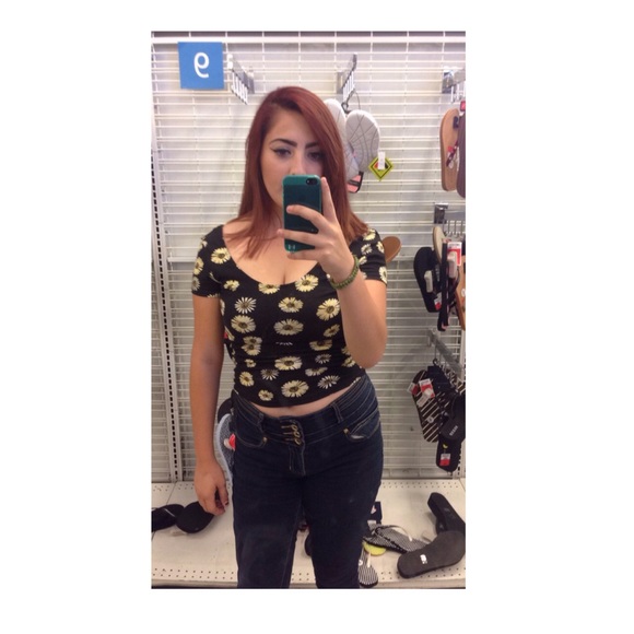 Meet your Posher, Lucero - Picture 2 of 8