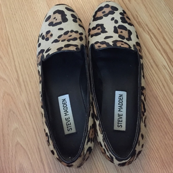 Steve madden leopard loafers/flats size 6w