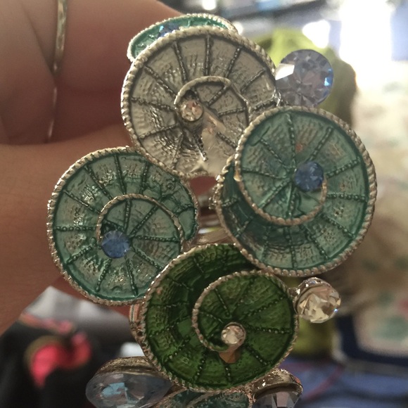 Bangle bracelet