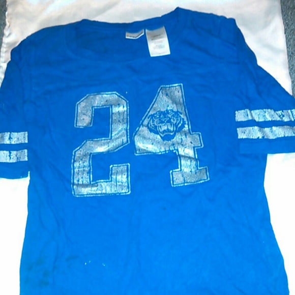 No boundaries blue tee shirt