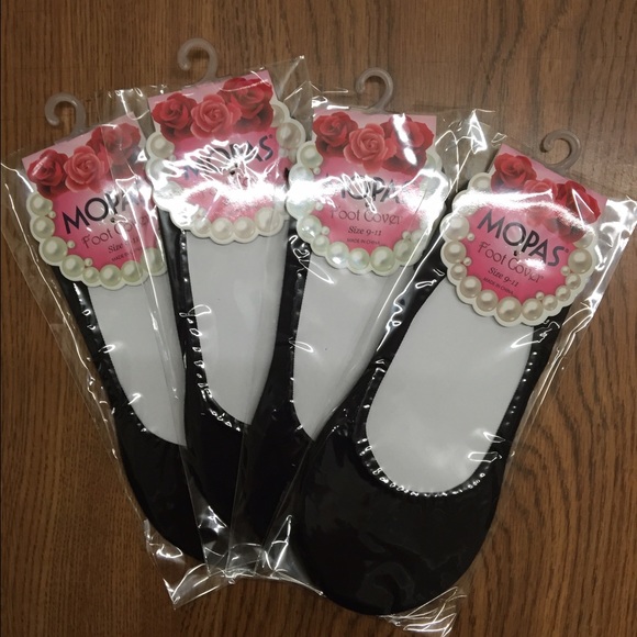 4 pairs of invisible footie socks