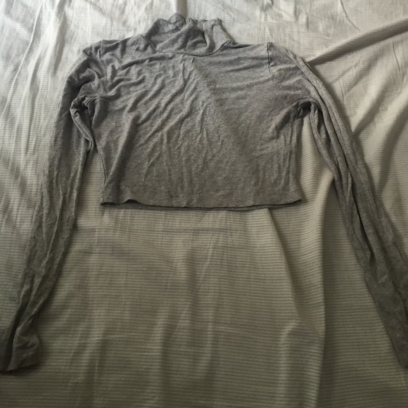 Grey, crop top