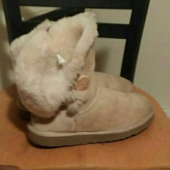 Sand ugg boots size 8
