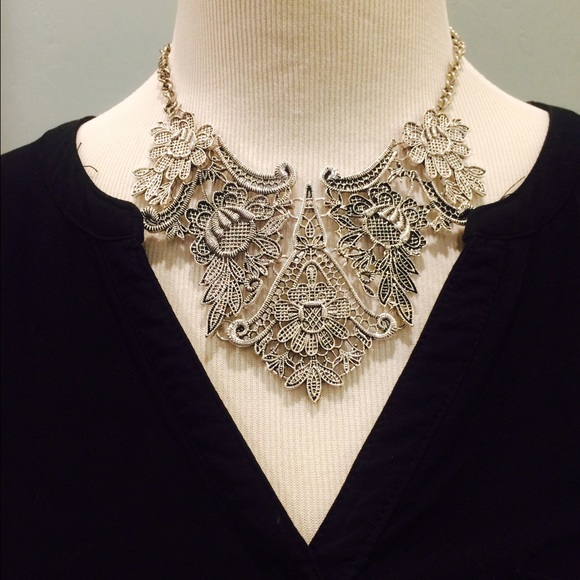 Vintage looking Statement Necklace - Picture 3 of 4
